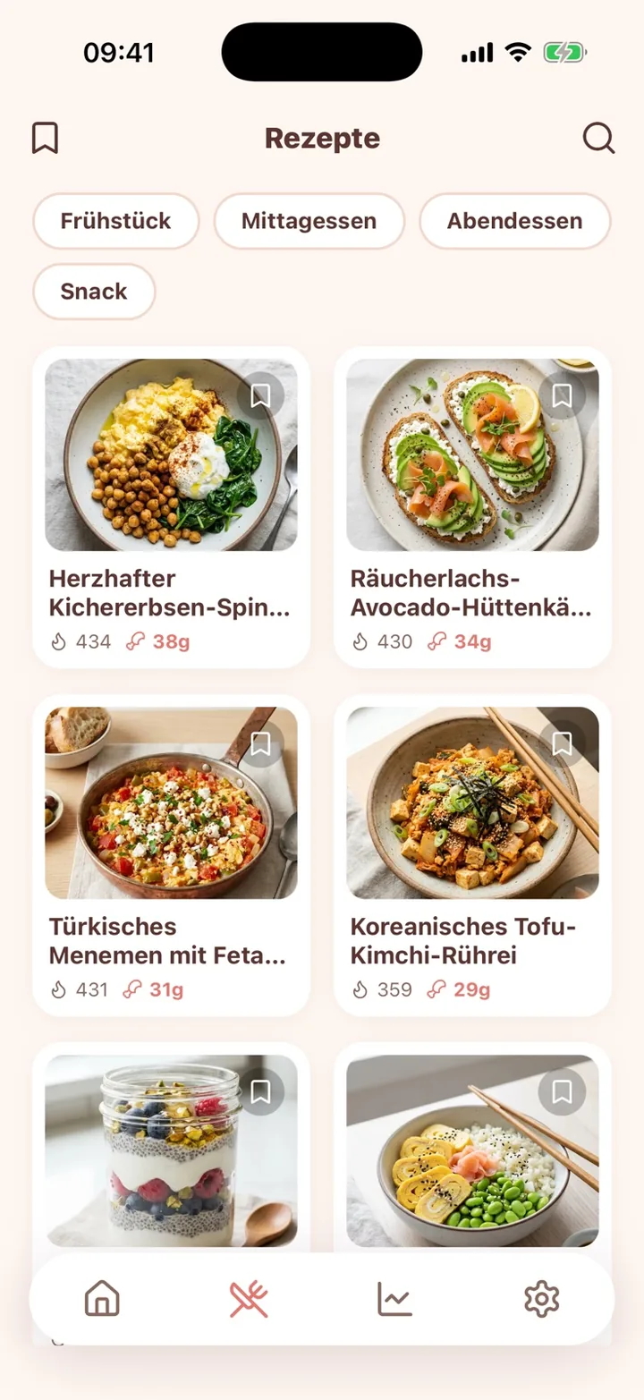 Peach Rezepte-Tab — Fotokarten mit Kalorien und Protein pro Rezept, filterbar nach Mahlzeit.