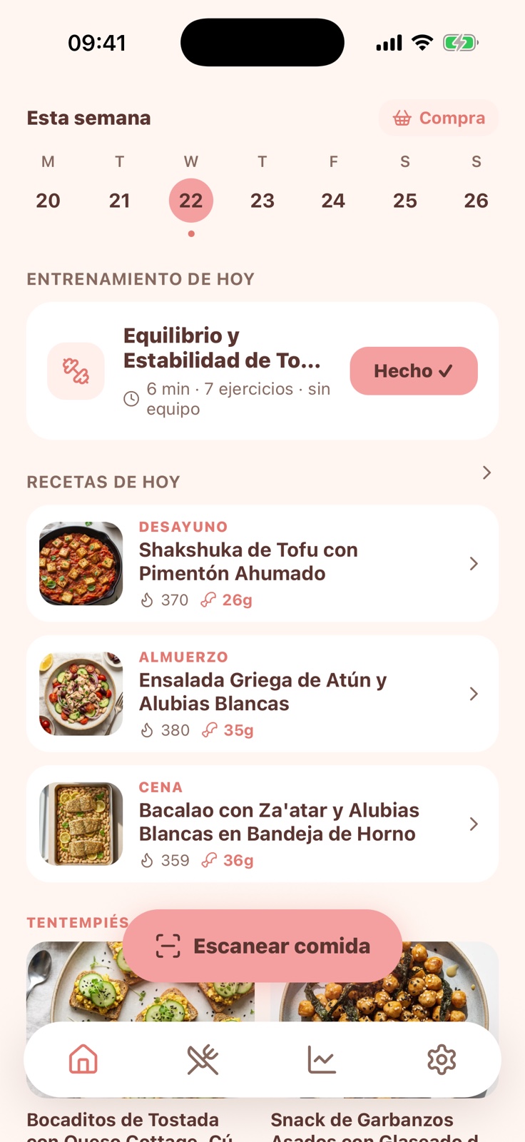 Pantalla de inicio de Peach — el plan de esta semana, el entrenamiento de hoy, las recetas de hoy y el botón Escanear comida.