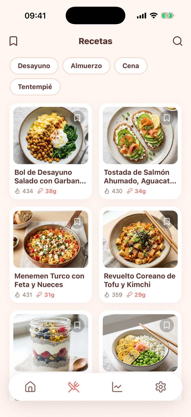 Pestaña Recetas de Peach — tarjetas con foto, calorías y proteína por receta, filtrables por comida.