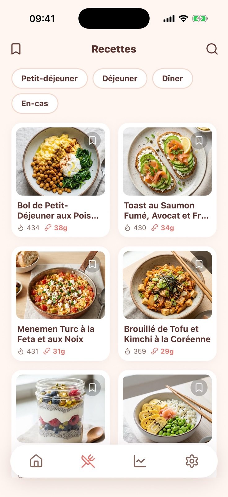 Onglet Recettes de Peach — des cartes photo avec calories et protéines par recette, filtrables par repas.